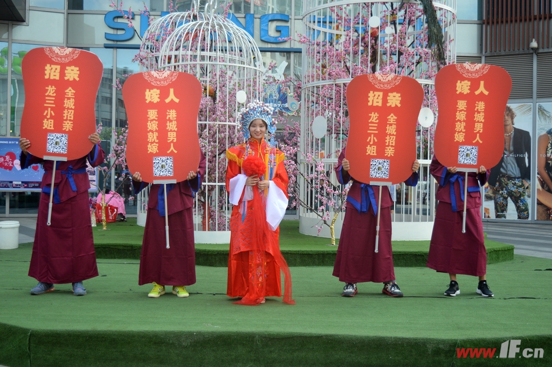 新鲜事:七夕白富美当街霸气征婚,嫁人只嫁连云