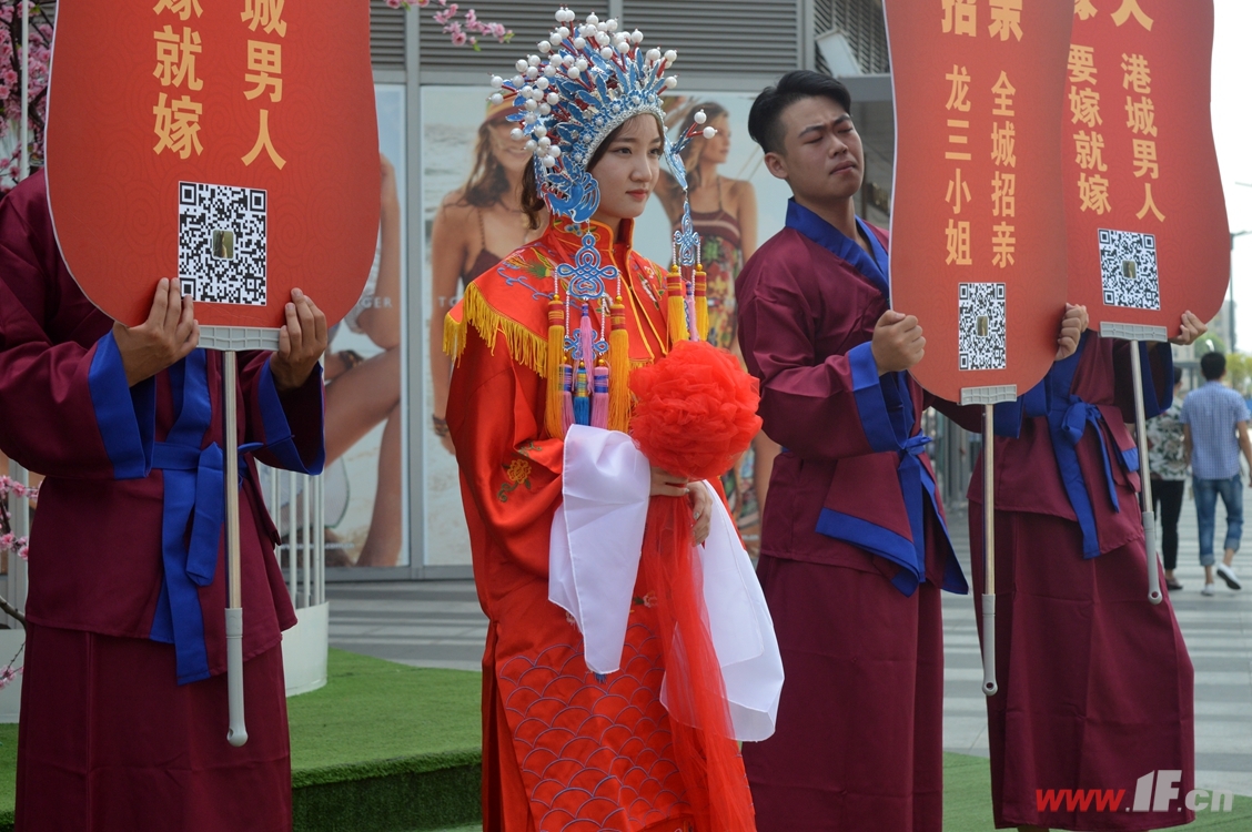 新鲜事:七夕白富美当街霸气征婚,嫁人只嫁连云