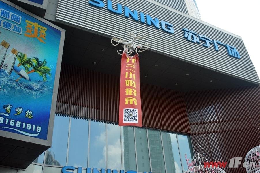 新鲜事:七夕白富美当街霸气征婚,嫁人只嫁连云