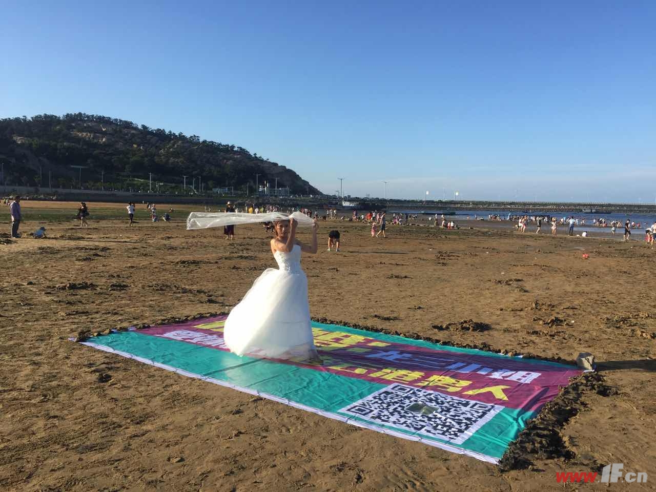 新鲜事:七夕白富美当街霸气征婚,嫁人只嫁连云